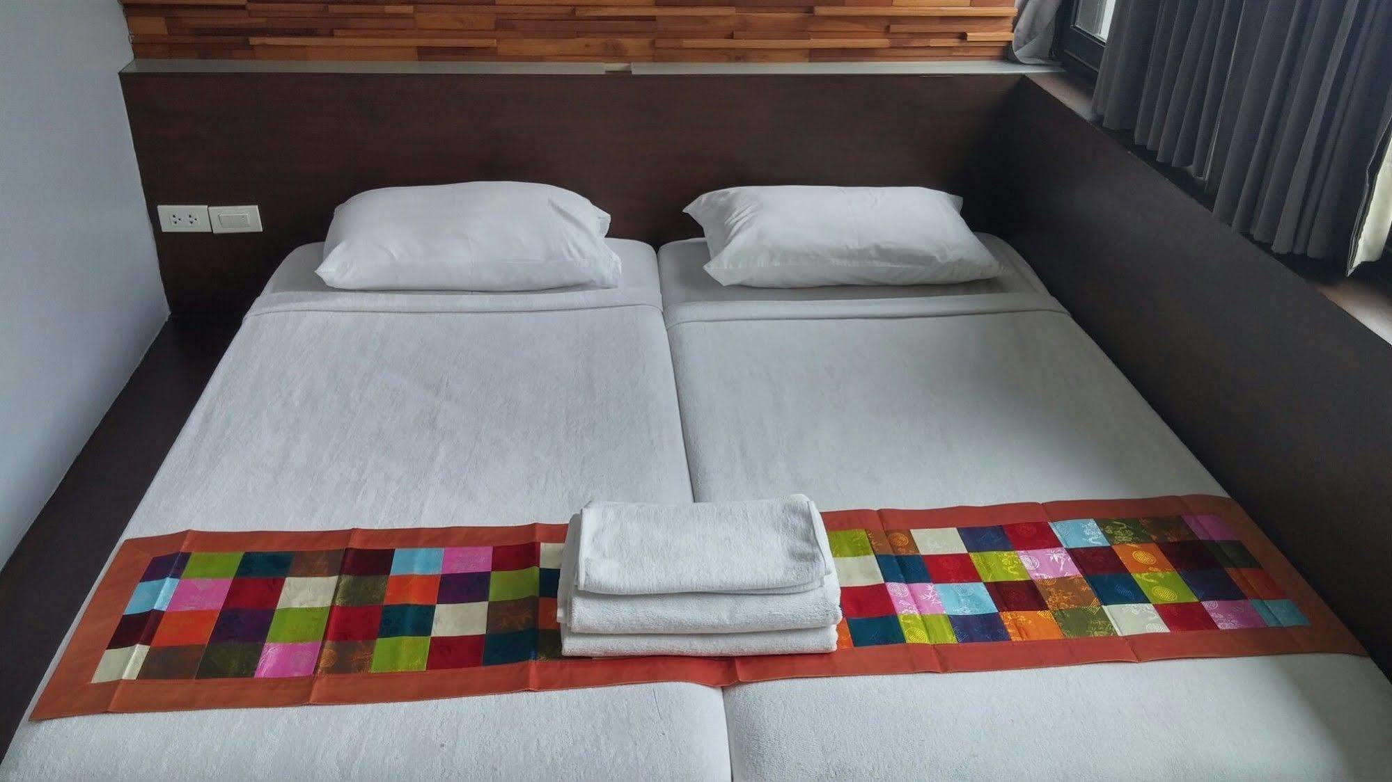 בנגקוק At One Inn Hualampong מראה חיצוני תמונה